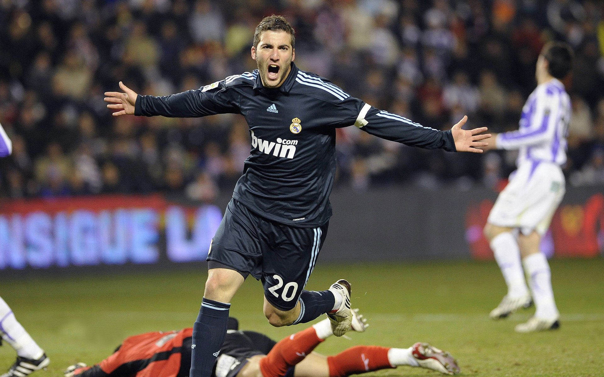 范奥特尔戴克决赛表现令人惊喜，范戴克集锦